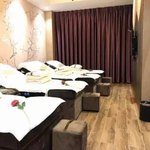 康鑫足浴按摩养生馆（五一广场店）的logo