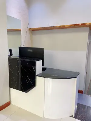 董标盲人推拿的logo