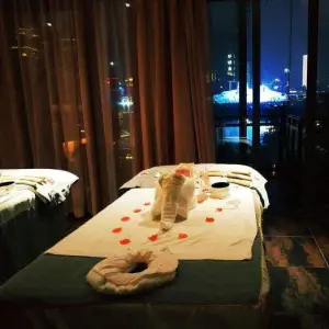 足康养生馆的logo