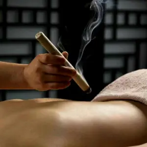 国道推拿养生馆的logo