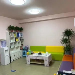 宏亦康健康调理中心的logo