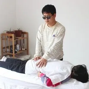 舒松盲人按摩的logo