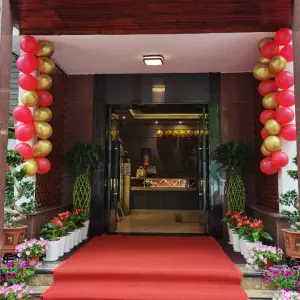 华府月红1992的logo