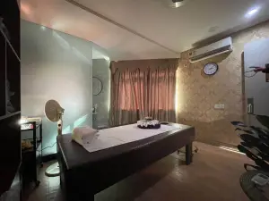 印度油疗阿育吠陀梵医馆