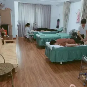 君君推拿养生馆的logo