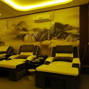 耳健采耳•修面（橄榄城店）的logo