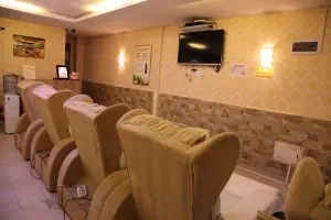 康美城足疗养生馆的logo