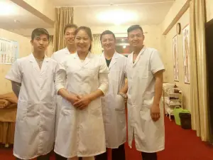 金手指推拿（谷德店）的logo