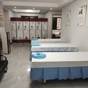 精易盲人推拿的logo