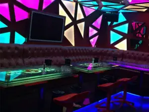 歌柜氧吧量贩KTV的logo