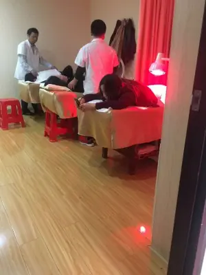 复士康·盲人按摩中心（康泰花园店）的logo