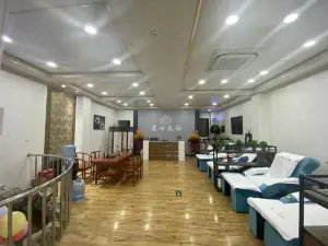 莲心足浴推拿专业扦脚的logo