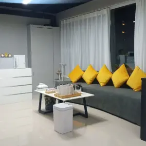 初舍·足道·推拿·SPA的logo