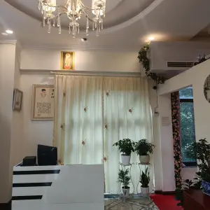 群艾堂艾灸养生馆的logo