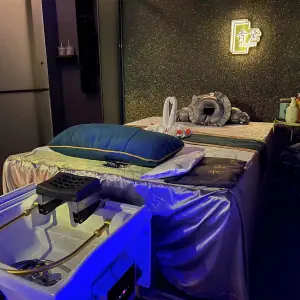 青黛男士理容的logo