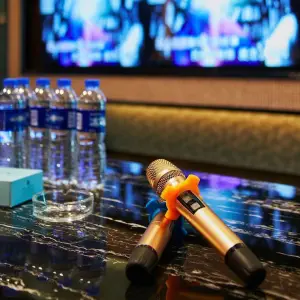 潮麦量贩KTV（大足印象店）的logo